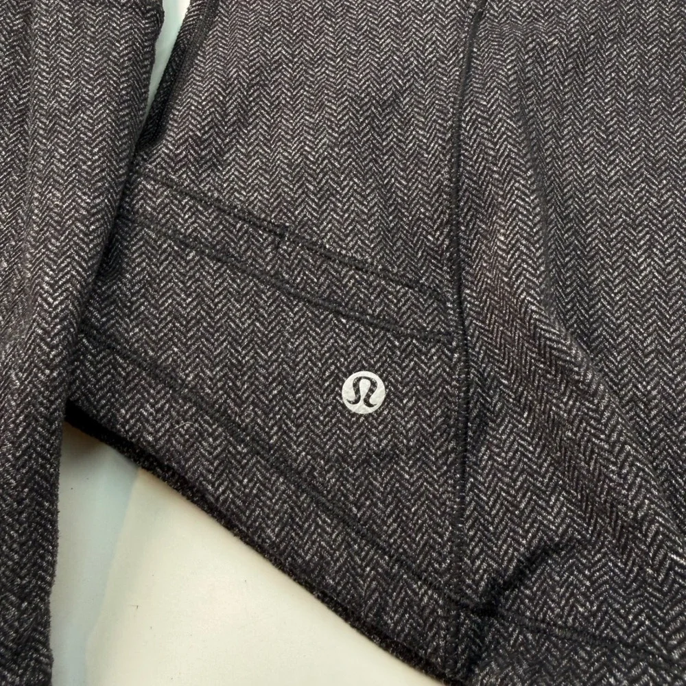 Lululemon‎ Herringbone Funnel Neck Pullover Base Layer Thumbholes Gray Size 8